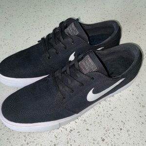 NIKE Stephen Janoski Skate Shoe